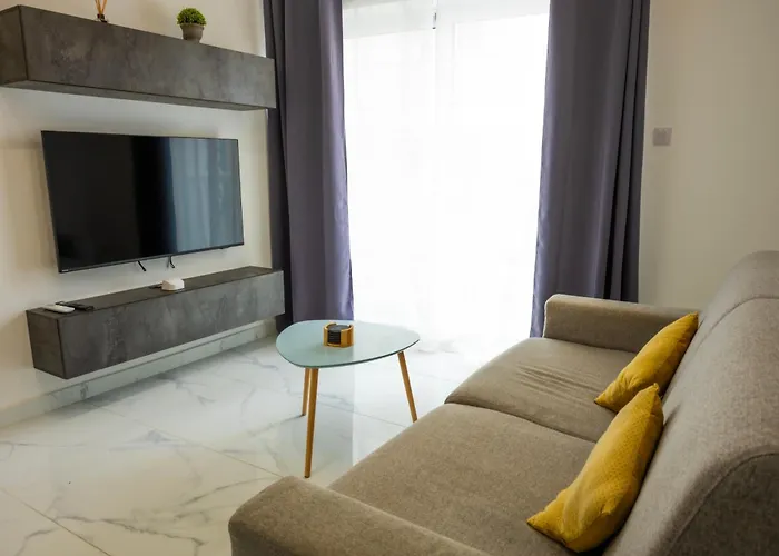 Apartamento Ra6 - New, Bright & Spacious - Sliema-gzira Area! Gzira